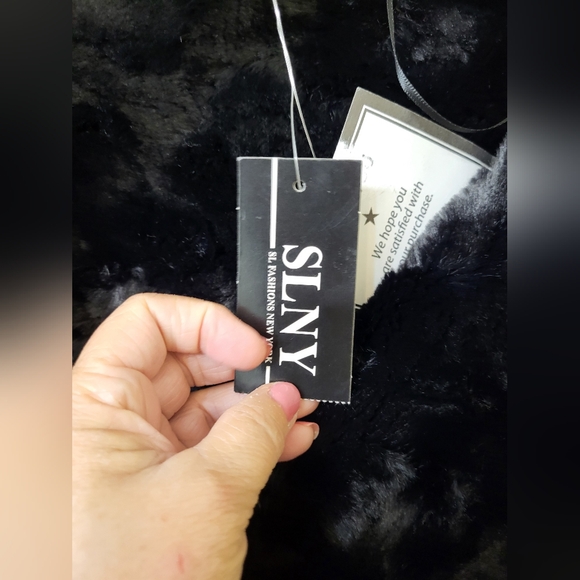 Women's Black faux fur stole with keyhole from Macy's by SLNY One Size fits all - Picture 3 of 11